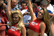 Die Hawaiian Tropic-Girls sind seit Jahren fester Bestandteil des Le Mans-Vorprogramms und erfreuen sich bei Zuschauern und Fotografen großer Beliebtheit
