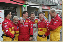 Mechanics of both Audi works teams together with Tom Kristensen