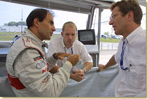 Emanuele Pirro, race engineer Hans Sauter, Technical Director Ralf Jüttner (from left)