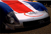 Die R8C wurde von Audi Sport UK an den Start gebracht und deshalb während der Startzeremonie mit dem Union Jack bedeckt